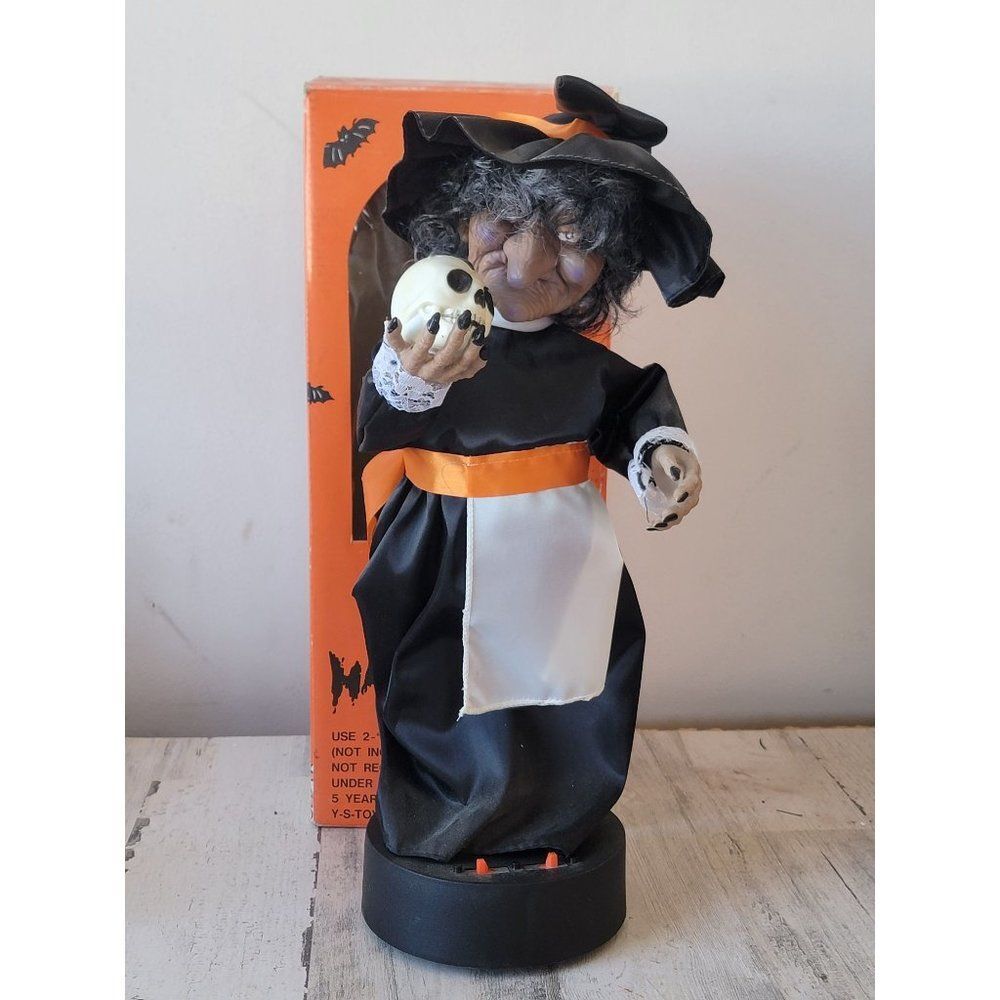 Vintage Halloween witch AS IS skull figure scary prop home decor